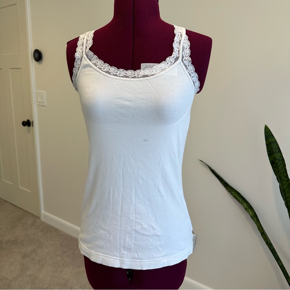 Flexees by Maidenform White Lace Trim Tank Top size medium